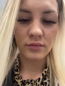 Snapshot of DreamGirl-777 chatting on 02.10.25 DreamGirl-777 online show from 02.10.25