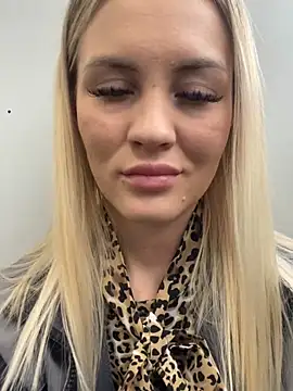 Snapshot of DreamGirl-777 chatting on 02.10.25 DreamGirl-777 online show from 02.10.25