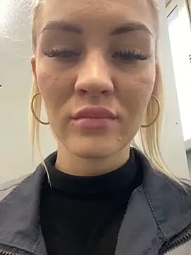 Snapshot of DreamGirl-777 chatting on 02.12.25 DreamGirl-777 online show from 02.12.25