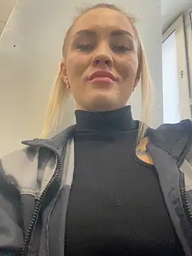 Snapshot of DreamGirl-777 chatting on 02.19.25 DreamGirl-777 online show from 02.19.25