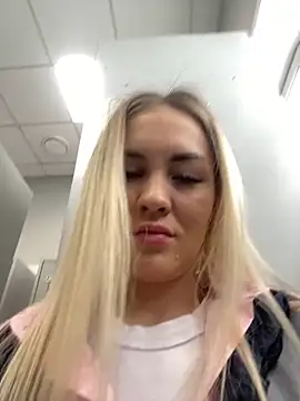 Snapshot of DreamGirl-777 chatting on 02.25.25 DreamGirl-777 online show from 02.25.25