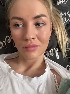 Snapshot of DreamGirl-777 chatting on 03.07.25 DreamGirl-777 online show from 03.07.25