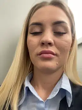 Snapshot of DreamGirl-777 chatting on 03.18.25 DreamGirl-777 online show from 03.18.25