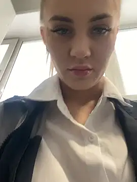 Snapshot of DreamGirl-777 chatting on 03.19.25 DreamGirl-777 online show from 03.19.25