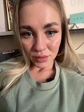 Snapshot of DreamGirl-777 chatting on 09.25.25 DreamGirl-777 online show from 09.25.25