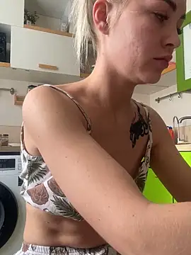 Snapshot of DreamGirl-777 chatting on 10.06.25 DreamGirl-777 online show from 10.06.25