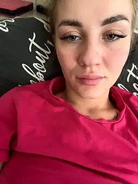 Snapshot of DreamGirl-777 chatting on 10.10.25 DreamGirl-777 online show from 10.10.25