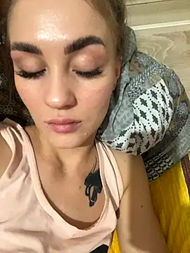 Snapshot of DreamGirl-777 chatting on 10.22.25 DreamGirl-777 online show from 10.22.25