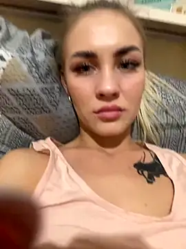 Snapshot of DreamGirl-777 chatting on 10.23.25 DreamGirl-777 online show from 10.23.25