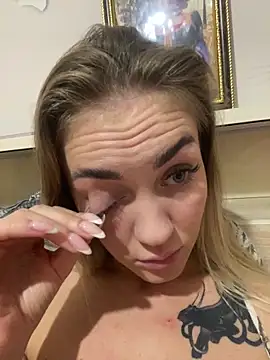 Snapshot of DreamGirl-777 chatting on 10.24.25 DreamGirl-777 online show from 10.24.25