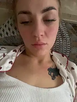 Snapshot of DreamGirl-777 chatting on 11.02.25 DreamGirl-777 online show from 11.02.25