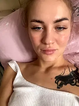 Snapshot of DreamGirl-777 chatting on 11.03.25 DreamGirl-777 online show from 11.03.25