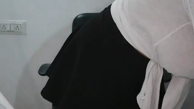 Snapshot of Suzie_darling chatting on 02.14.25 Suzie darling online show from 02.14.25