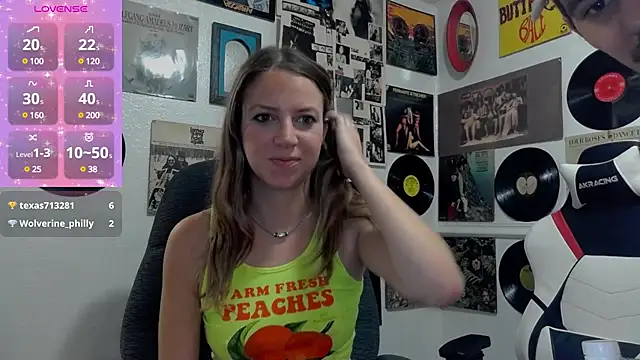 Snapshot of molly_witha_chance chatting on 01.09.25 molly witha chance online show from 01.09.25