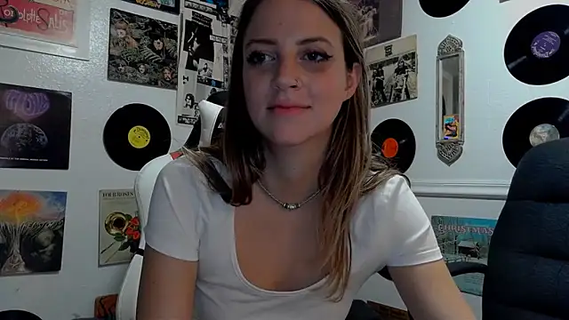 Snapshot of molly_witha_chance chatting on 01.17.25 molly witha chance online show from 01.17.25