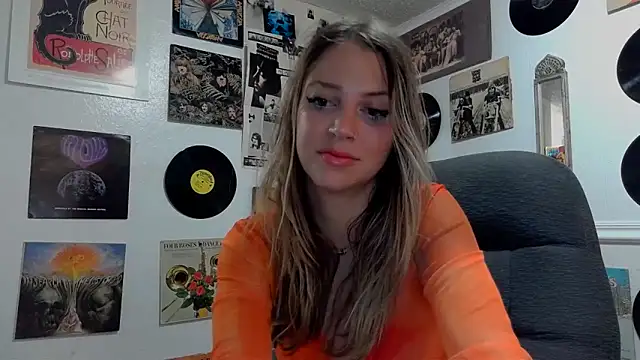 Snapshot of molly_witha_chance chatting on 01.18.25 molly witha chance online show from 01.18.25