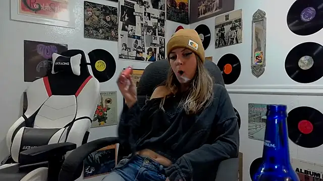 Snapshot of molly_witha_chance chatting on 01.19.25 molly witha chance online show from 01.19.25