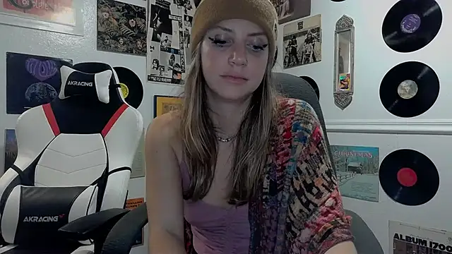 Snapshot of molly_witha_chance chatting on 01.19.25 molly witha chance online show from 01.19.25