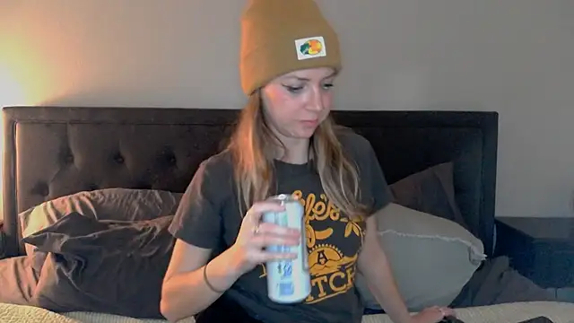 Snapshot of molly_witha_chance chatting on 02.22.25 molly witha chance online show from 02.22.25