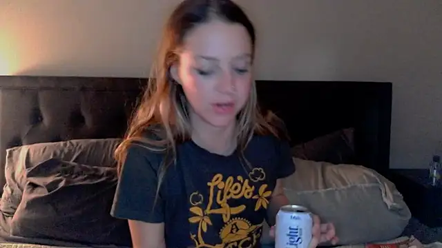 Snapshot of molly_witha_chance chatting on 02.22.25 molly witha chance online show from 02.22.25