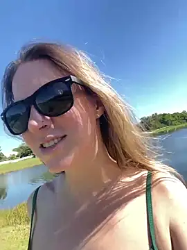 Snapshot of molly_witha_chance chatting on 03.06.25 molly witha chance online show from 03.06.25