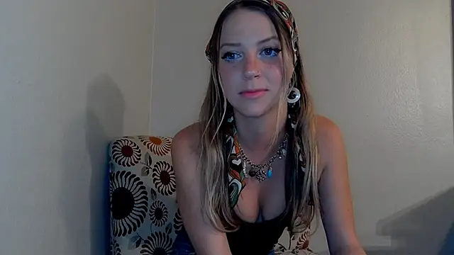 Snapshot of molly_witha_chance chatting on 03.16.25 molly witha chance online show from 03.16.25