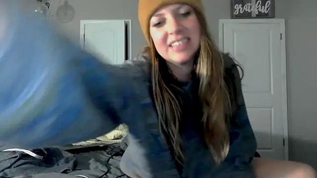 Snapshot of molly_witha_chance chatting on 10.12.25 molly witha chance online show from 10.12.25