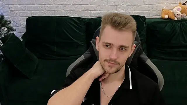 Snapshot of Larstar01 chatting on 12.04.24 Larstar01 online show from 12.04.24