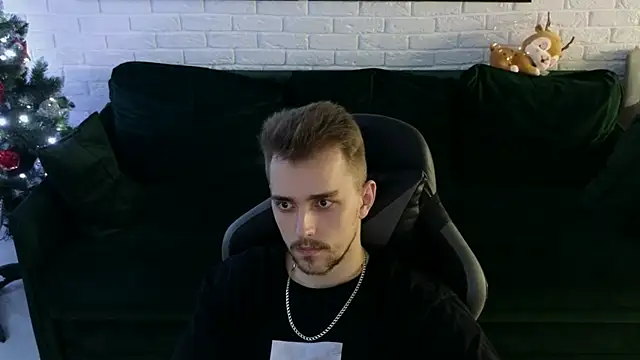 Snapshot of Larstar01 chatting on 12.11.24 Larstar01 online show from 12.11.24