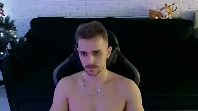 Snapshot of Larstar01 chatting on 12.23.24 Larstar01 online show from 12.23.24