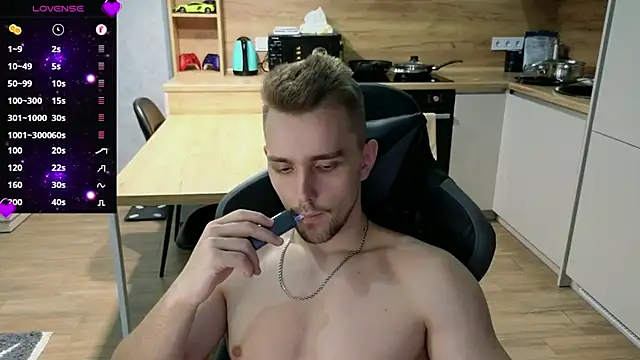 Snapshot of Larstar01 chatting on 02.15.25 Larstar01 online show from 02.15.25