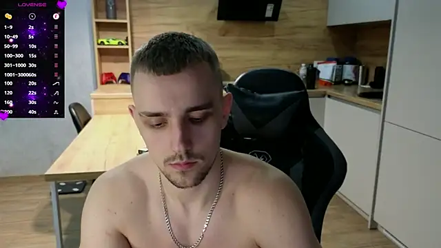 Snapshot of Larstar01 chatting on 03.05.25 Larstar01 online show from 03.05.25