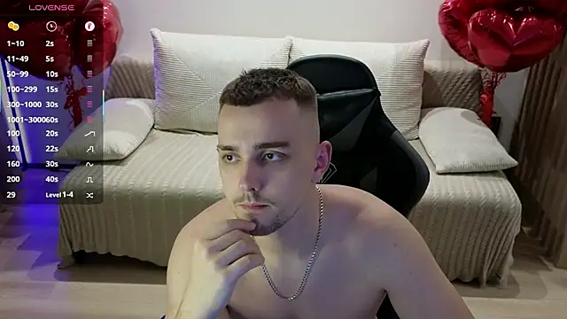 Snapshot of Larstar01 chatting on 10.28.25 Larstar01 online show from 10.28.25