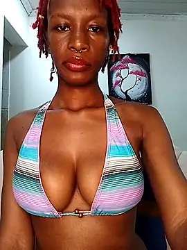 Snapshot of Ayrella02 chatting on 11.11.25 Ayrella02 online show from 11.11.25