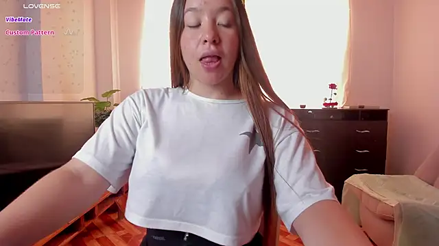 Snapshot of Simply_Zoe__ chatting on 02.26.25 Simply Zoe   online show from 02.26.25