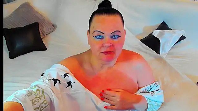 Snapshot of MilanaBiegert chatting on 12.28.24 MilanaBiegert online show from 12.28.24