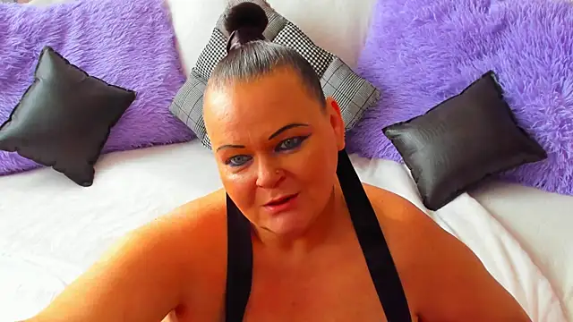 Snapshot of MilanaBiegert chatting on 10.01.25 MilanaBiegert online show from 10.01.25