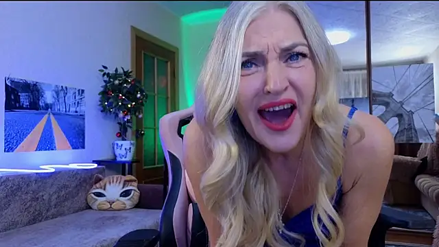 Snapshot of amelia_blondy chatting on 12.21.24 amelia blondy online show from 12.21.24