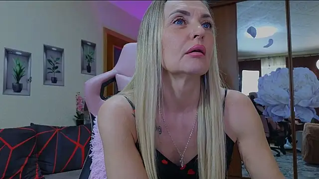Snapshot of amelia_blondy chatting on 02.24.25 amelia blondy online show from 02.24.25