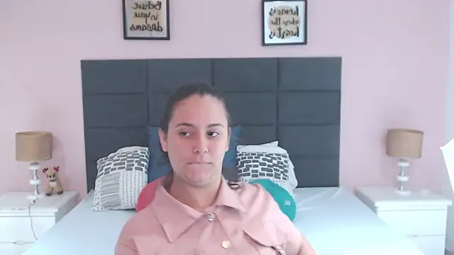 Snapshot of MadisonJenner chatting on 12.30.24 MadisonJenner online show from 12.30.24