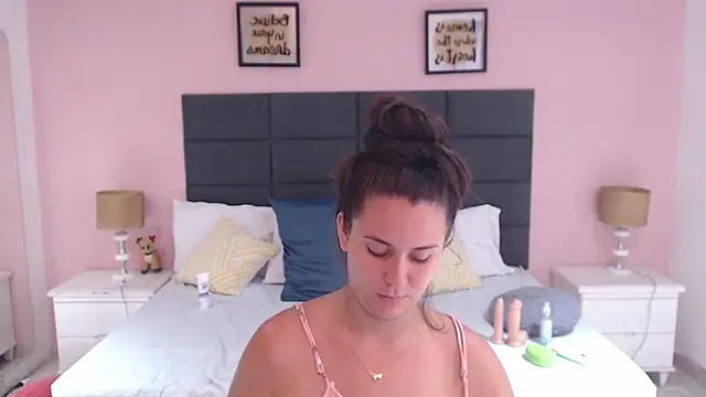 Snapshot of MadisonJenner chatting on 01.08.25 MadisonJenner online show from 01.08.25