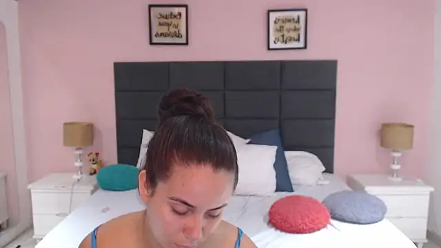 Snapshot of MadisonJenner chatting on 01.18.25 MadisonJenner online show from 01.18.25