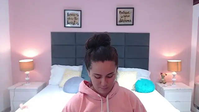 Snapshot of MadisonJenner chatting on 02.07.25 MadisonJenner online show from 02.07.25