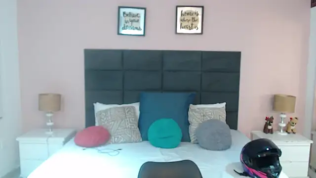 Snapshot of MadisonJenner chatting on 11.13.25 MadisonJenner online show from 11.13.25