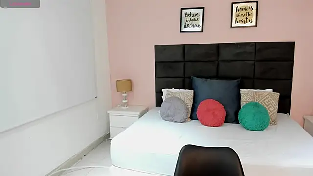 Snapshot of MadisonJenner chatting on 11.16.25 MadisonJenner online show from 11.16.25