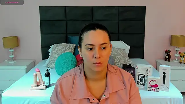 Snapshot of MadisonJenner chatting on 11.17.25 MadisonJenner online show from 11.17.25