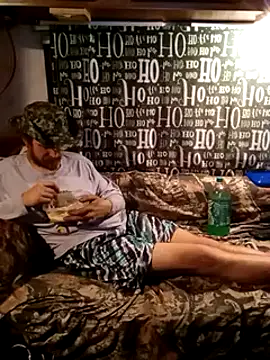 Snapshot of hothippie420 chatting on 01.04.25 hothippie420 online show from 01.04.25