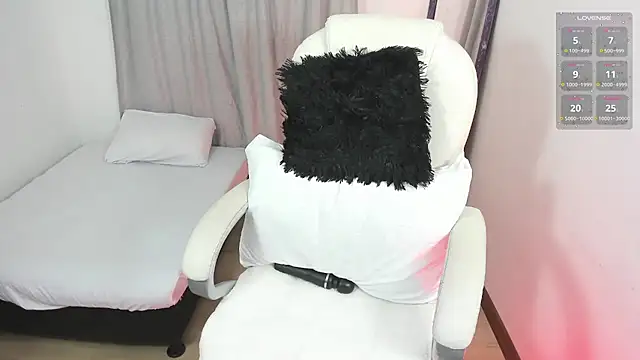 Snapshot of lorena_5 chatting on 02.04.25 lorena 5 online show from 02.04.25