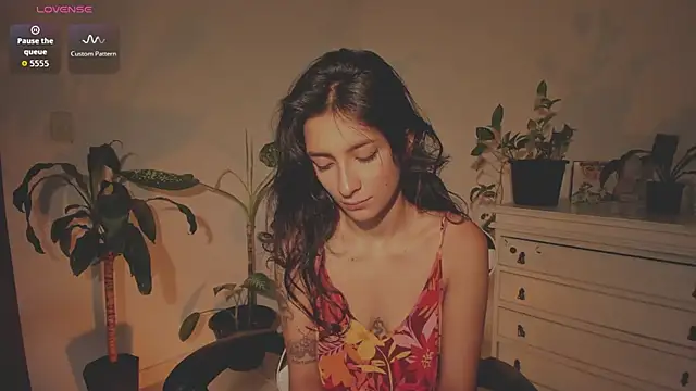 Snapshot of isabelin19 chatting on 09.18.25 isabelin19 online show from 09.18.25