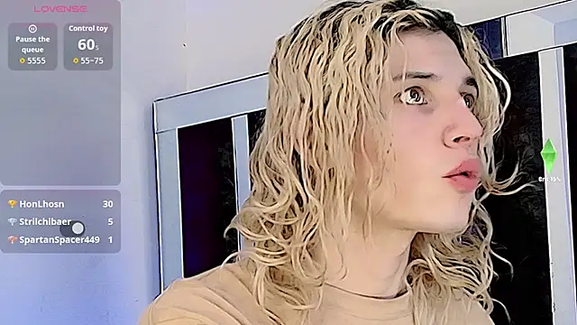 Snapshot of honey_skin chatting on 09.16.25 honey skin online show from 09.16.25